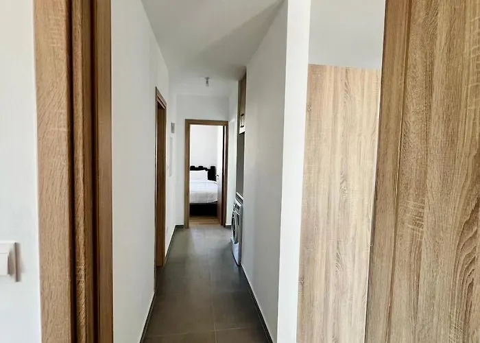 Modern Designer * ラルナカ