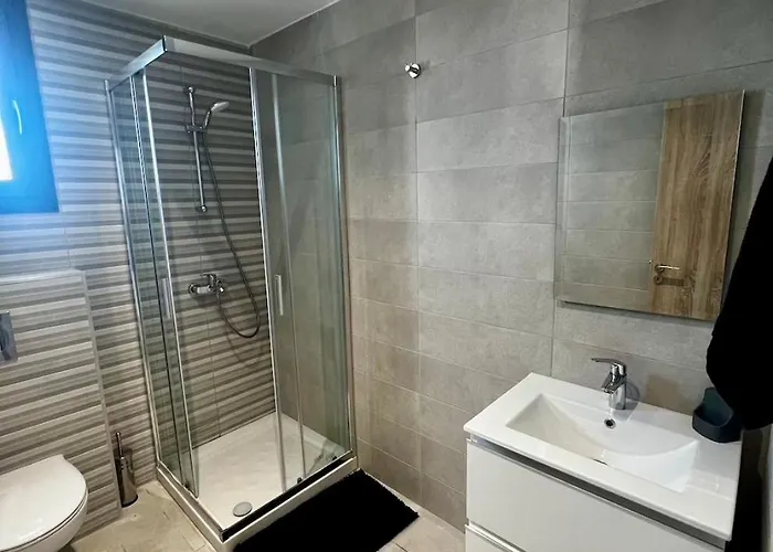 Modern Designer * ラルナカ