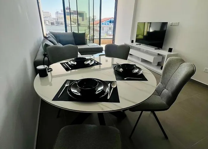 アパート Modern Designer ラルナカ