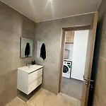 아파트 Modern Designer 라르나카