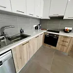 아파트 Modern Designer 라르나카