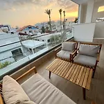 Modern Designer 아파트 라르나카